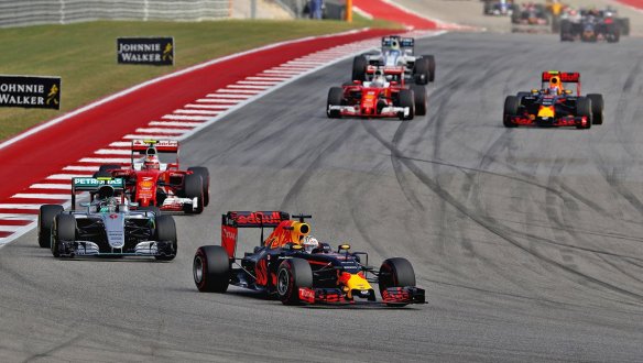 Opening lap of the 2016 USGP. Copyright Red Bull Racing